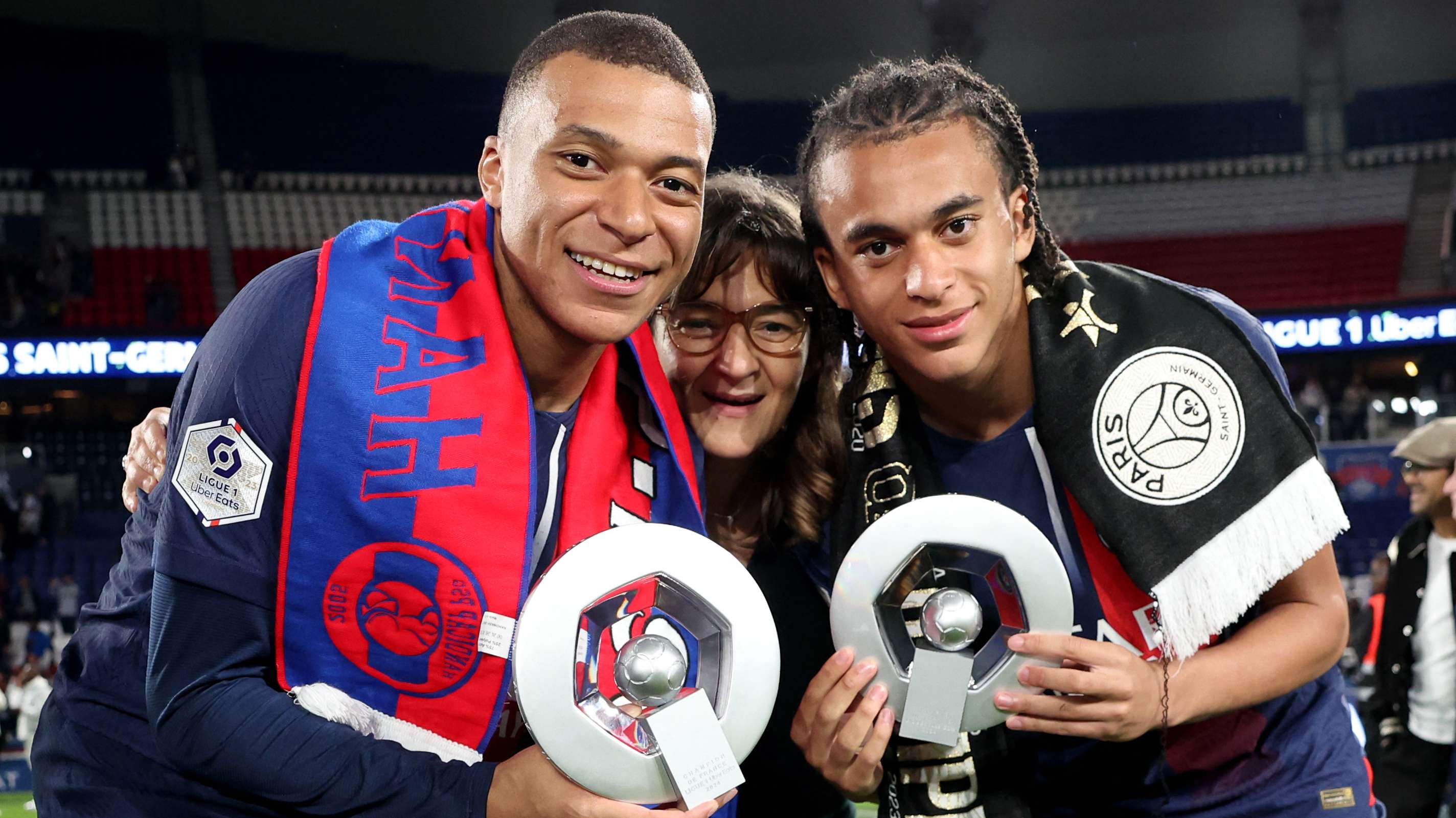 队敲响了警 队敲响了警