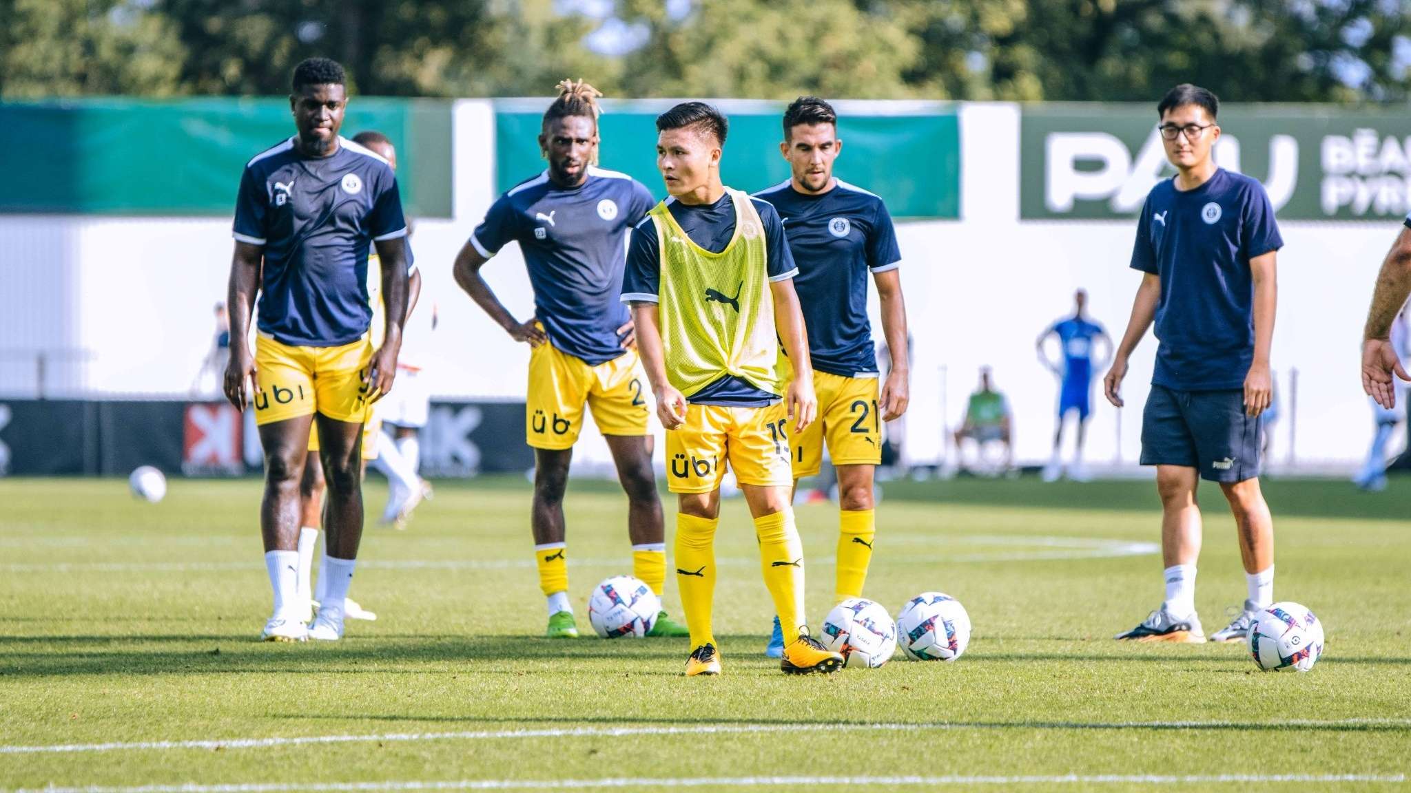 一个不容小 一个不容小